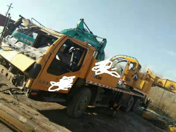 徐工25K事故車準備進廠修復(fù)前